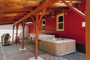 Unclassified image, 3 of 19, button - The Parsonage at Mount Rainier (Packwood)