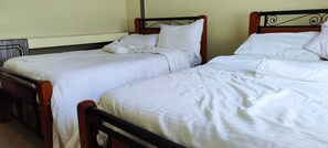3 slaapkamers, een strijkplank/strijkijzer, wifi, beddengoed