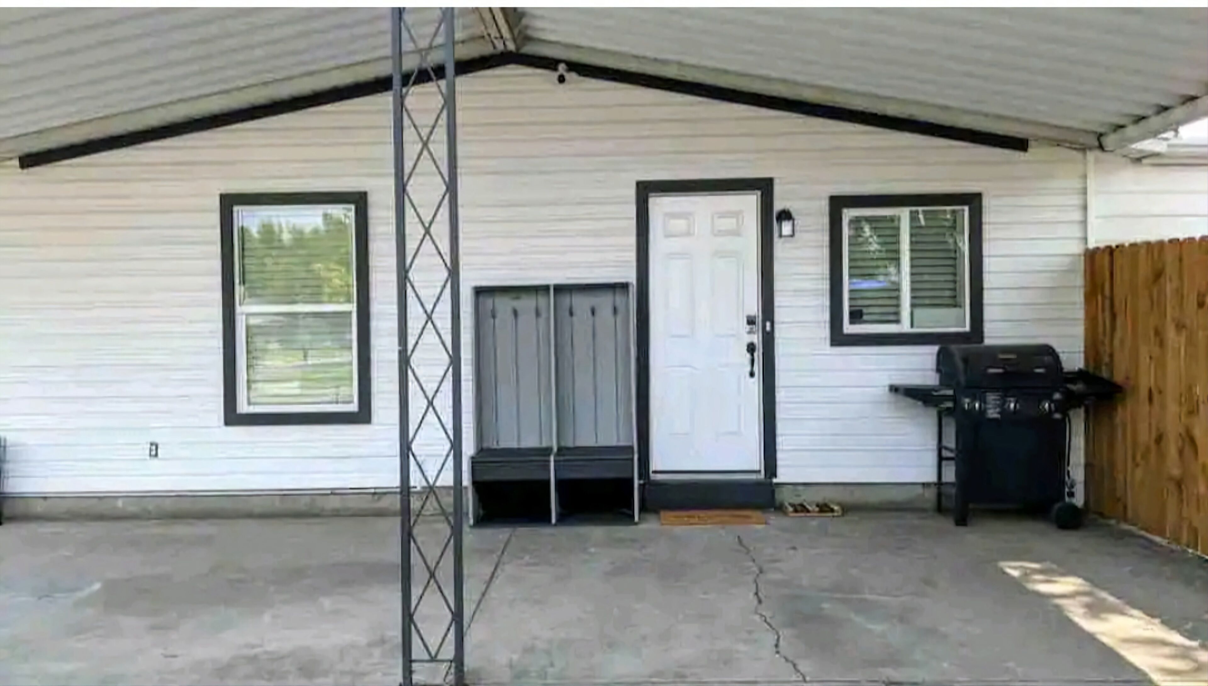 Spacious centrally located 1 bedroom by airport