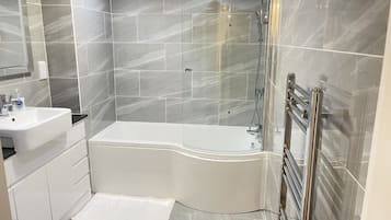 Exclusive Apartment, Accessible, Ensuite (Discovery Suite) | Bathroom