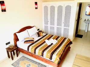 2 chambres, fer et planche à repasser, accès au Wi-Fi (inclus)