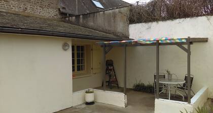 LES MEZERAIS RURAL 1 BED PRIVATE COSY GITE SLEEPS 2