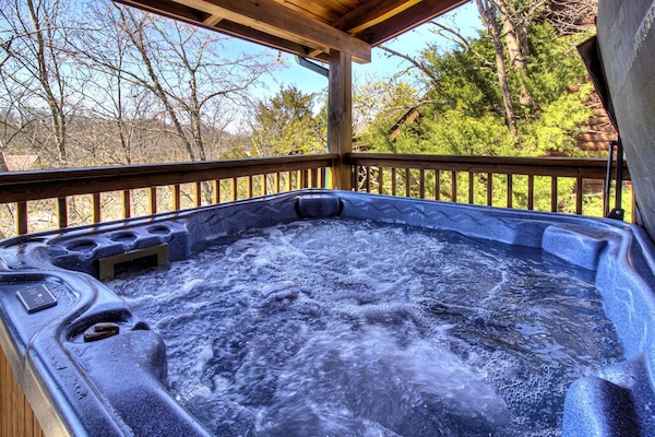 Bañera de hidromasaje al aire libre