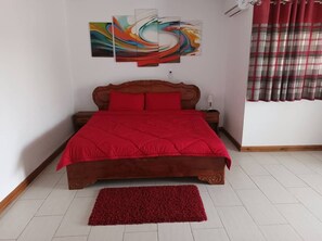 컴포트 빌라 | 7 개의 침실, 각각 다른 스타일의 인테리어, 각각 다르게 가구 비치, 책상