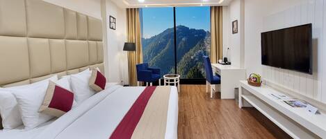 Deluxe Room, 1 King Bed, Non Smoking, Mountain View | Egyptian cotton sheets, premium bedding, minibar, individually furnished