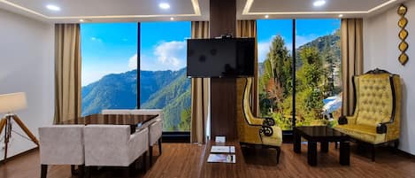 Suite Exécutive, 1 très grand lit et 1 canapé-lit, non-fumeur, vue montagne (with Sofabed) | Vue sur la vallée