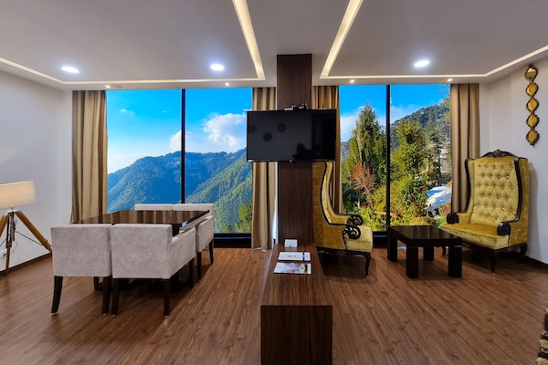 Executive suite, 1 kingsize bed met slaapbank, niet-roken, uitzicht op bergen (with Sofabed) | Uitzicht op de vallei