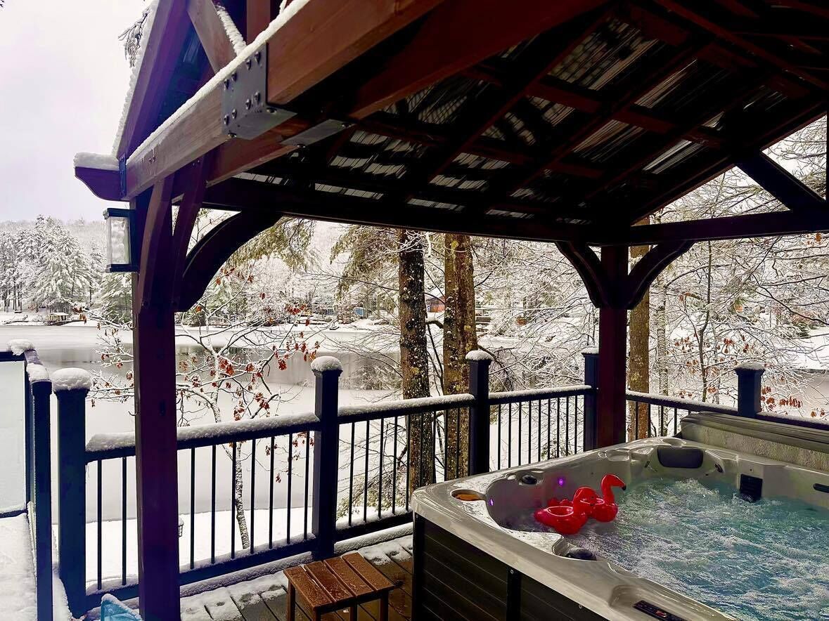 Bañera de hidromasaje al aire libre