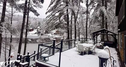 Beautiful Lake House on Belleau 100 ft of Waterfront! Kayaks, Jacuzzi 3100 sqft!