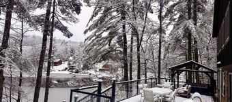 Beautiful Lake House on Belleau 100 ft of Waterfront! Kayaks, Jacuzzi 3100 sqft!