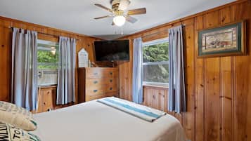 4 bedrooms, desk, iron/ironing board, free WiFi