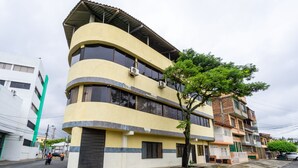 Exterior - Ayenda Bugatier (Cali)