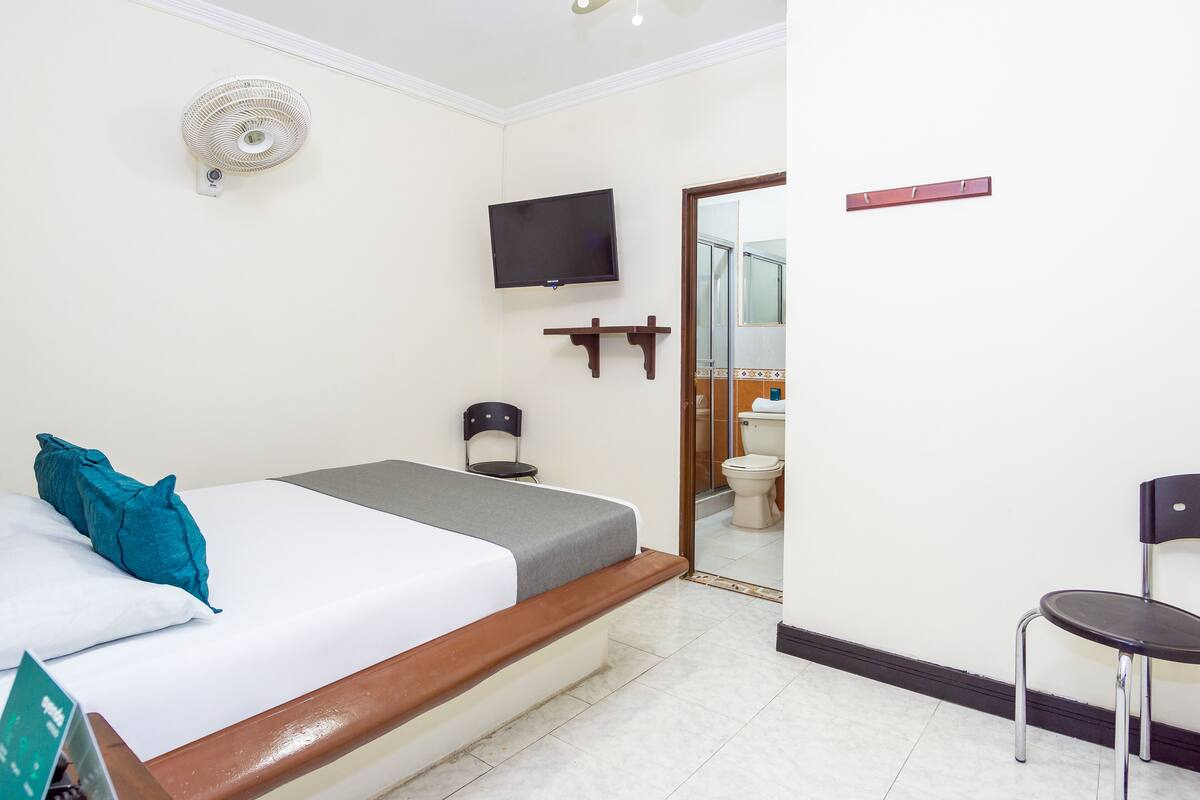Economy Double Room | Hypo-allergenic bedding available, WiFi (free), bed sheets