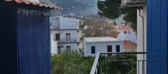VINTAGE HOUSE (4min from the port on foot)