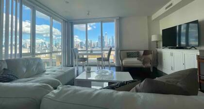 Ultra Lux Waterfront Gem - Manhattan Skylineviews - 2 King Beds ensuites