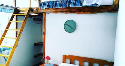 Habitación familiar con balcon privado alejado del bullicio de la ciudad