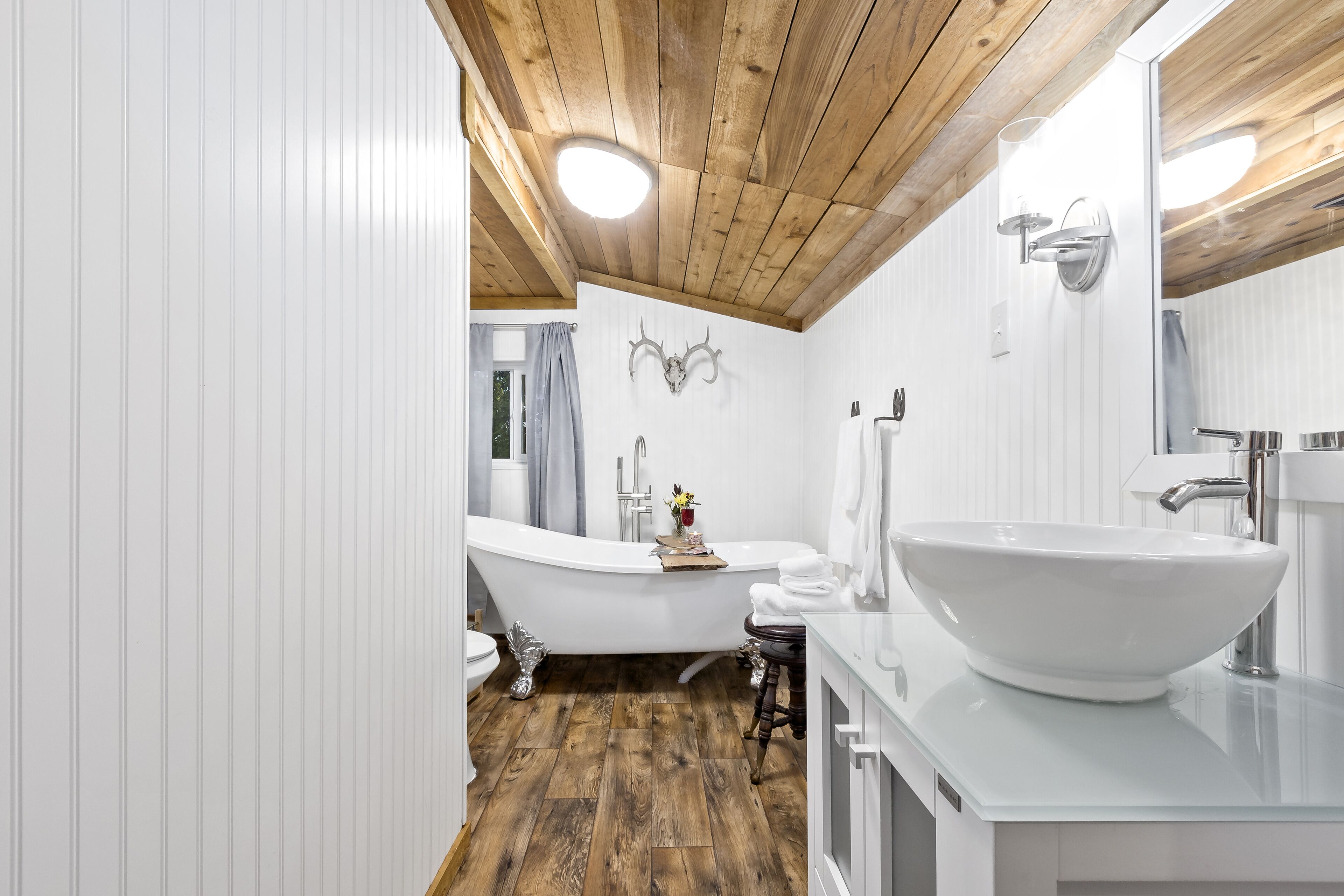 Combined shower/tub, jetted tub, hair dryer, bidet