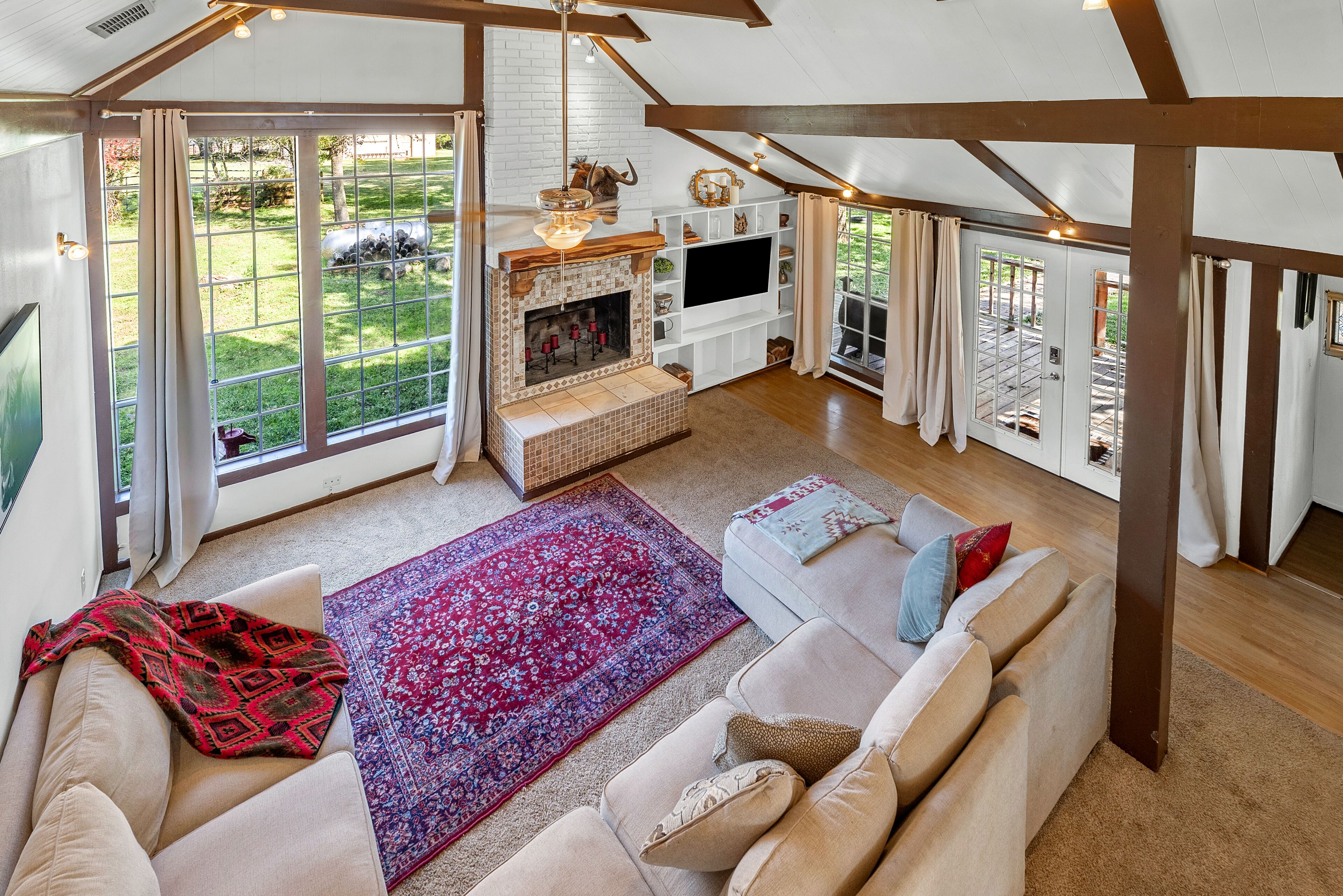 Smart TV, fireplace, DVD player, books