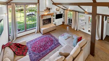 Smart TV, fireplace, DVD player, books
