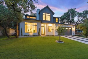 Exterior - Roaring Hills Modern Contemporary (Jonestown)