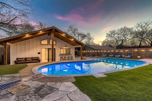 Pool - Family Relaxation: Private Pool & Spa with Games (Austin)