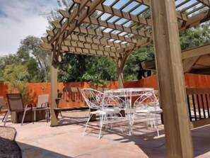 Outdoor dining - Charming Adobe Casita in Old Mesilla - near NMSU (Mesilla)