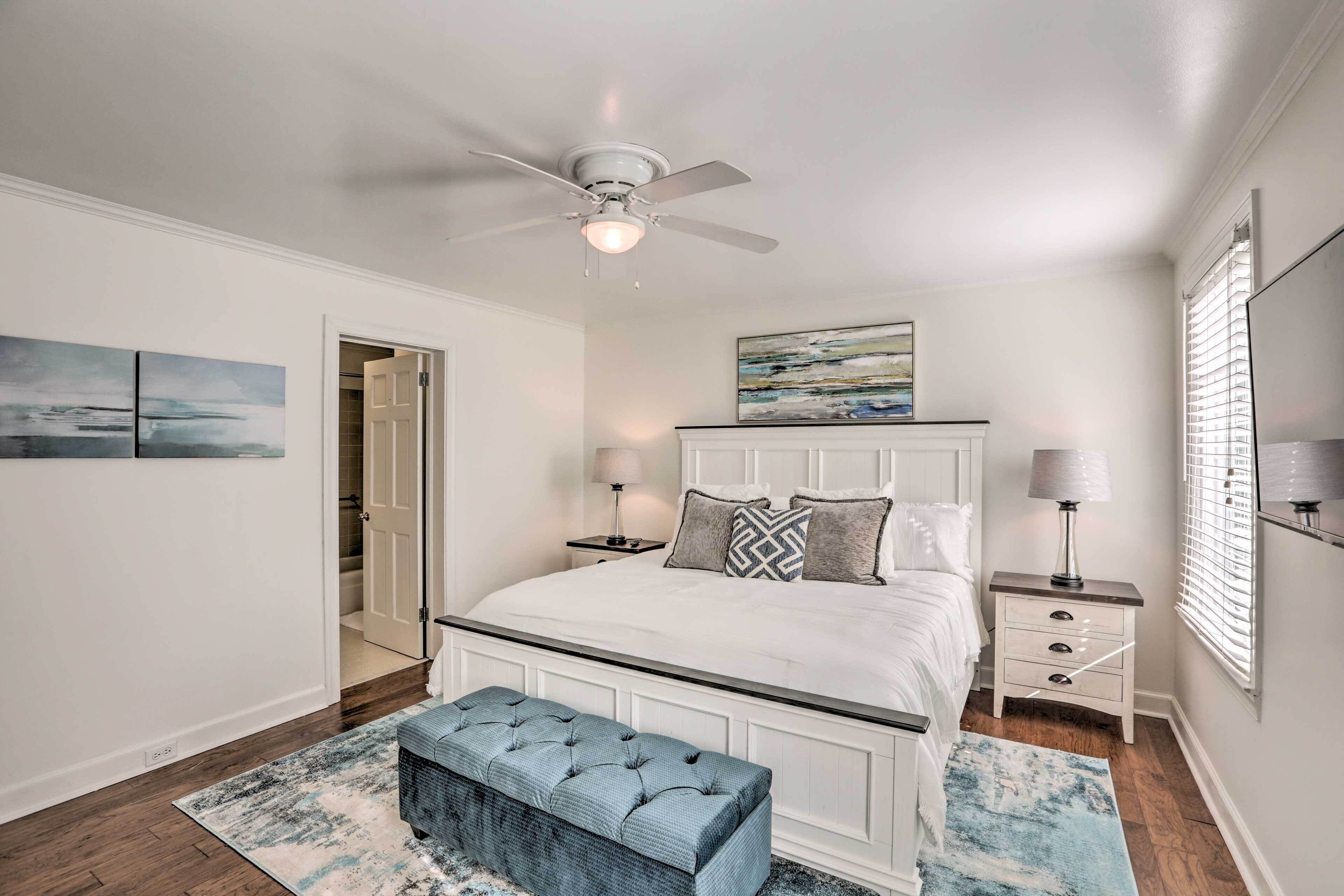 2 bedrooms, iron/ironing board, internet, bed sheets