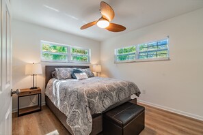 3 bedrooms, desk, iron/ironing board, travel crib