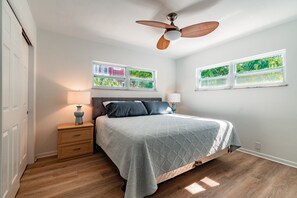 3 عدّة غرف نوم ومكتب ومكواة/لوح كي وسرير سفر