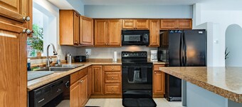 Spacious Renovated 3 bed/2 bath House In Ozona/Palm Harbor. INCLUDES KAYAKS.