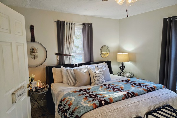 Master Bedroom, Main level
Closet, luggage rack, sound machine, essential oil