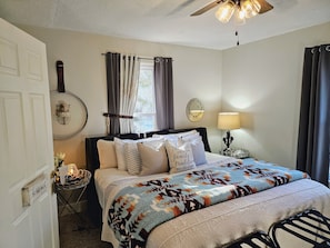 3 bedrooms, desk, iron/ironing board, free WiFi - Hygge Creek Cottage near Bourbon Trail, Taylorsville Lake, Derby & Kayaking 🐎 (Taylorsville)