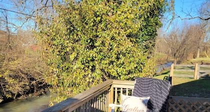 Hygge Creek Cottage near Bourbon Trail, Taylorsville Lake, Derby & Kayaking