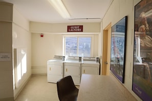 Condo (PB January Weekends, 2Sta, Lincoln) | Exterior
