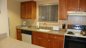 Condo (PB January Weekends, 2Sta, Lincoln) | Exterior
