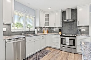 Fridge, microwave, oven, stovetop - Perfect 3BD Home in Seminole. Mins to BEACH. Heated POOL (Seminole)
