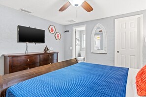 3 habitaciones, tabla de planchar con plancha y cuna de viaje 