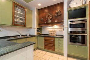 Dining tables, kitchen islands