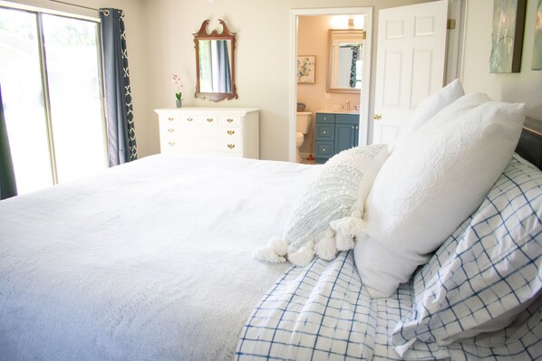 2 bedrooms, desk, iron/ironing board, free WiFi