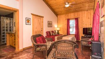 7 bedrooms, desk, free WiFi, bed sheets