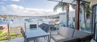 LUXURY WATER-FRONT APARTMENT - CRONULLA