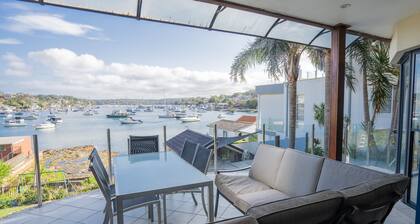 LUXURY WATER-FRONT APARTMENT - CRONULLA