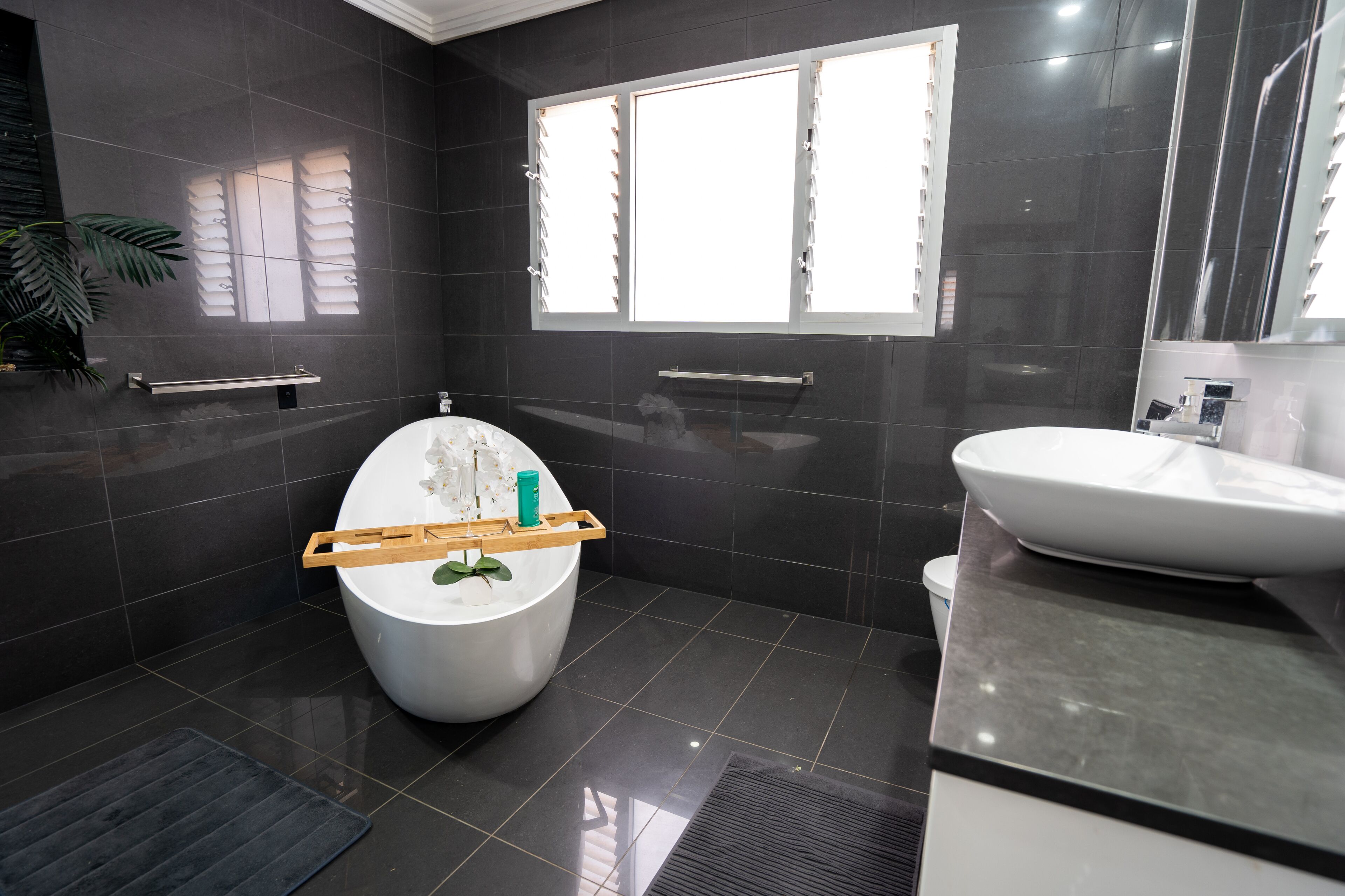 LUXURY WATER-FRONT APARTMENT - CRONULLA — image 11