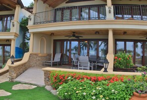 Outdoor dining - Beach Villa (Playa Flamingo)