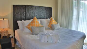 2 soverom, safe på rommet, strykejern/-brett og reiseseng for barn