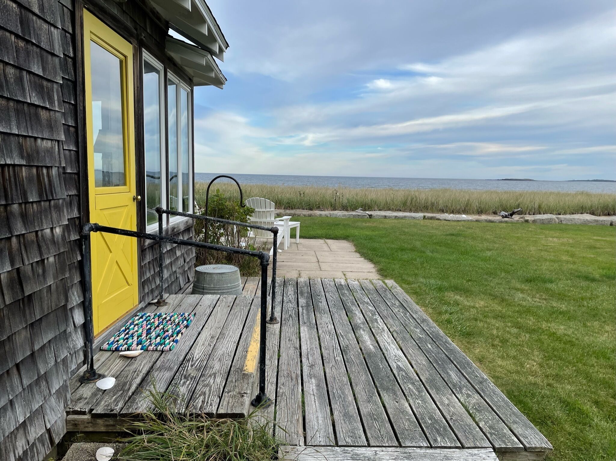 Charming beachfront cottage--private beach access and ocean views