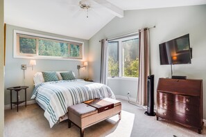 4 makuuhuonetta, työpöytä, silitysrauta/-lauta, ilmainen Wi-Fi