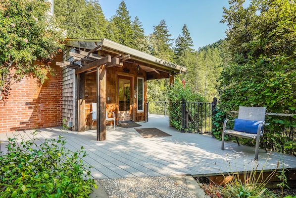 Terrace/patio - Idyllic NatureEstate, Pool, Jacuzi, PuttGreen, Gardens (Lagunitas-Forest Knolls)