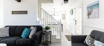 4 BR Beach Cottage: Hot Tub- Firepit-Table tennis