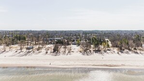 A residential area with houses and a beach.